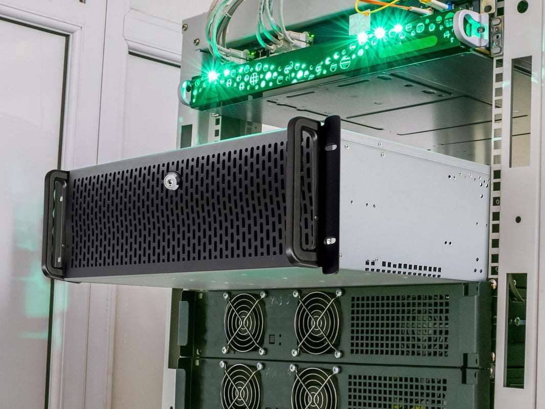 Rosewill 4U Server Chassis Rackmount Case | 8 3.5" HDD Bays, 3 5.25" Devices | ATX, CEB Compatible | 2 Front 120mm Fans, 2 Rear 80mm Fans | 2x USB 3.0 | Front Panel Lock | Silver/Black - RSV-R4000U
