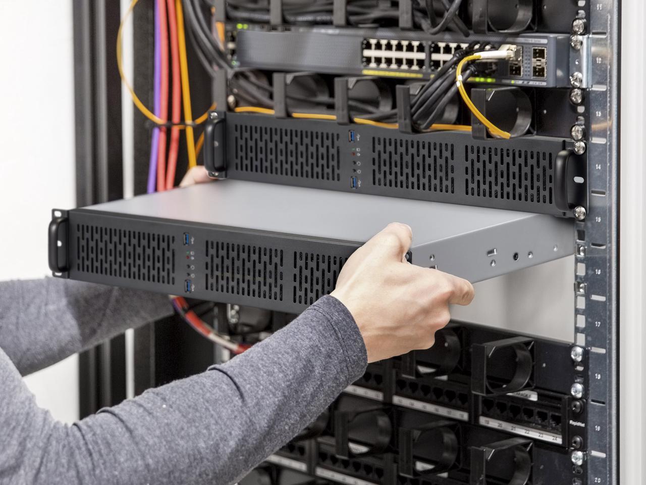 Rosewill 2U Server Chassis Rackmount Case | 4 3.5" HDD Bays | Micro-ATX Compatible |3 x 80mm PWM Fans | 2x USB 3.0 | Silver/Black - RSV-Z2600U